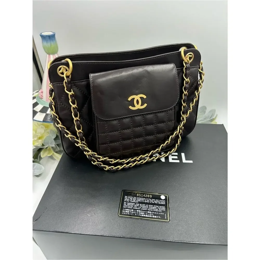 Women Chanel cargo pocket quilted shoulder bag made in France